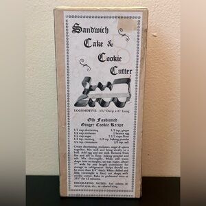 VINTAGE Craftsman Locomotive Cookie Cutter Pancake Cake Sandwich Mold by Fox Run